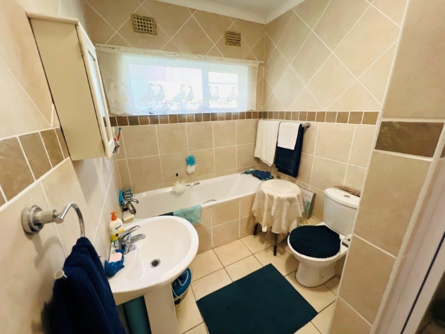 4 Bedroom Property for Sale in Chiselhurst Eastern Cape